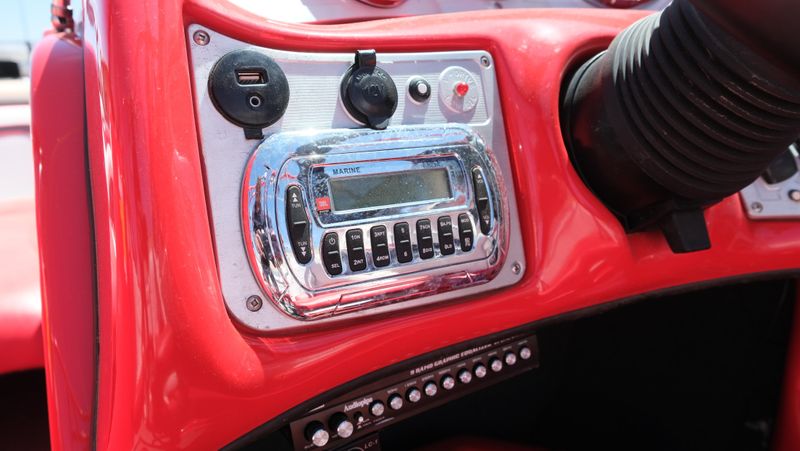 USED 2011 SANGER V 23 XTZ Image 6