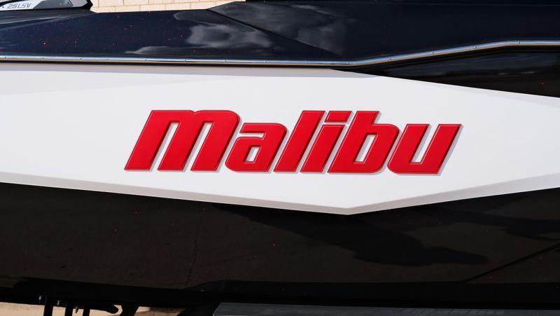 2025 MALIBU WAKESETTER 25 LSV  in a RED-BLACK-WHITE exterior color. Family PowerSports (877) 886-1997 familypowersports.com 