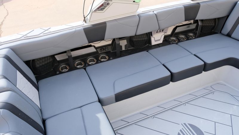 NEW 2026 MALIBU 23 LSV Image 19