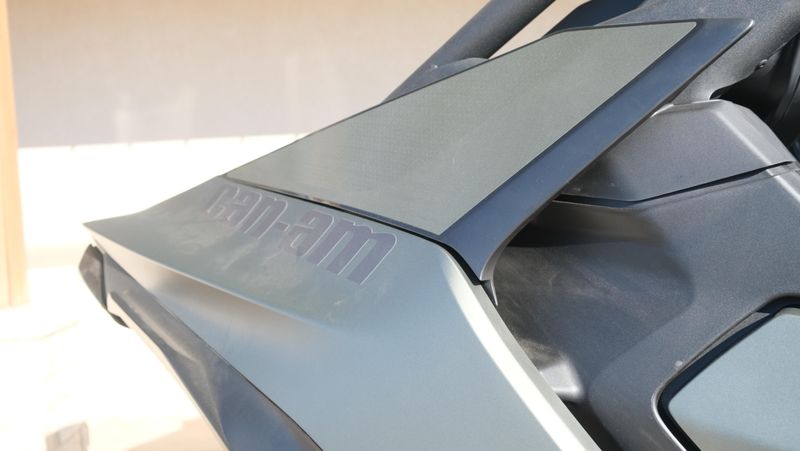 NEW 2026 CAN-AM MAVERICK R MAX X RC 999T DCT Image 9