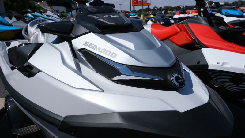 2024 SEADOO GTX LIMITED 300 WITH SOUND SYSTEM IDF WHITE PEARL Image 7