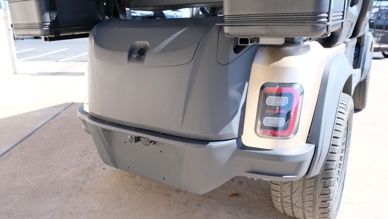 USED 2025 EPIC E40 FX Image 13