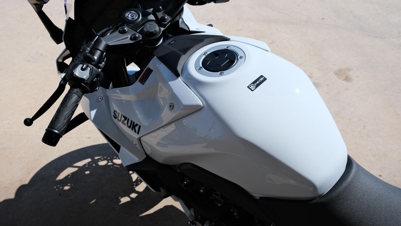 NEW 2026 SUZUKI GSX-8R Image 16
