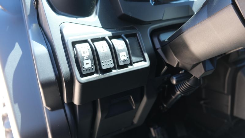 NEW 2025 CAN-AM DEFENDER PRO LIMITED CAB HD10 Image 13