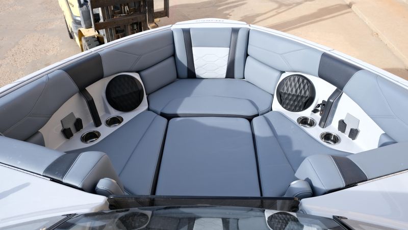 NEW 2026 MALIBU 23 LSV Image 28