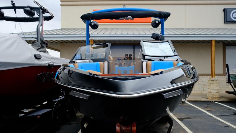 USED 2022 MALIBU 23 LSV Image 2
