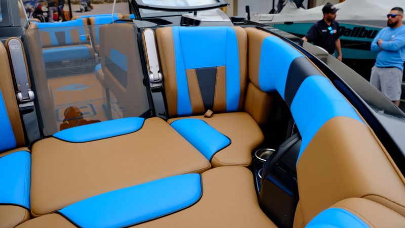 USED 2022 MALIBU 23 LSV Image 31