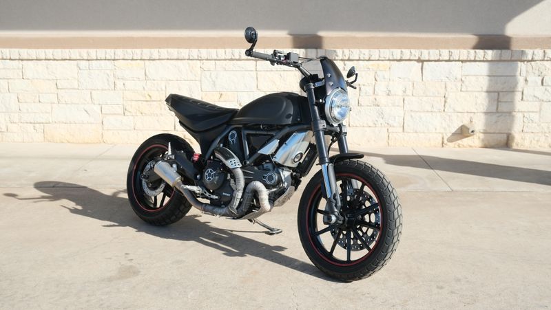 USED 2016 DUCATI SCRAMBLER FLAT TRACK PRO Image 1