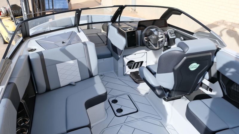 NEW 2026 MALIBU 23 LSV Image 20