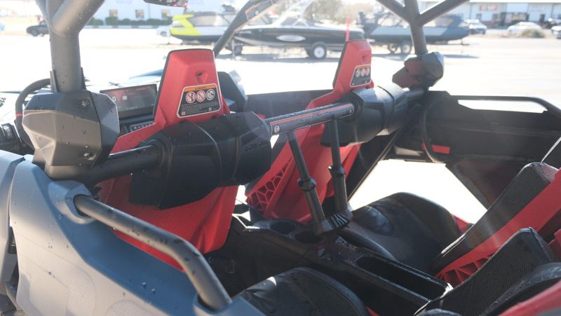 NEW 2026 CAN-AM MAVERICK X3 MAX X DS TURBO RR SMARTSHOX WITH 1025 INCH TOUCHSCREEN Image 16