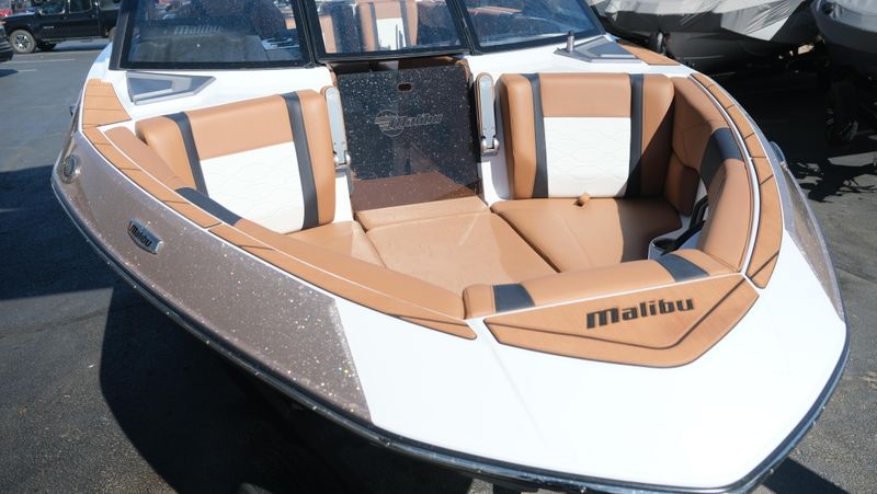 NEW 2026 MALIBU 23 LSV Image 12