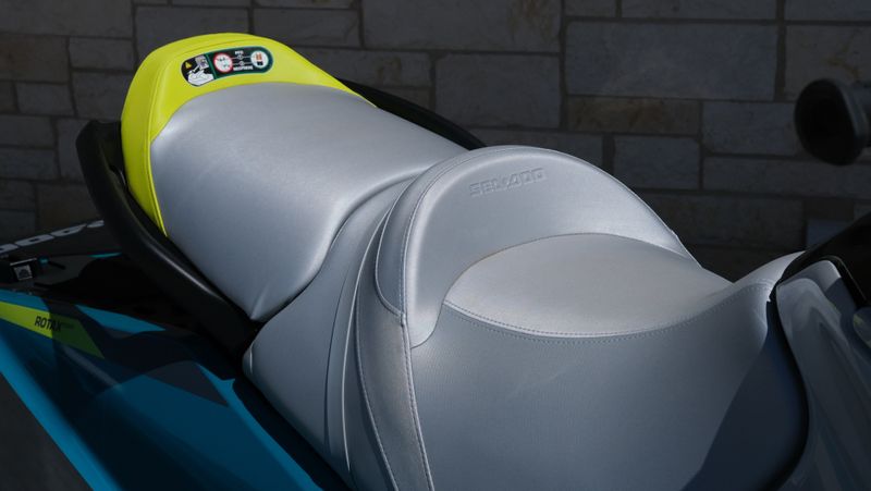 2024 SEADOO GTI SE 170 WITH SOUND SYSTEM IDF TEAL BLUE AND MANTA GREEN Image 5