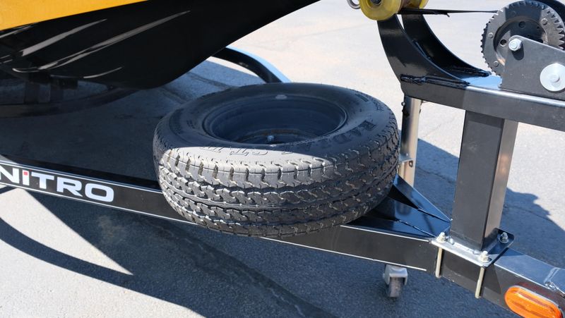 USED 2011 NITRO Z7 SPORT Image 10