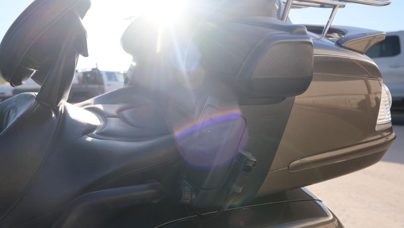 USED 2010 HONDA GOLD WING WITH AUDIO  COMFORT Image 13