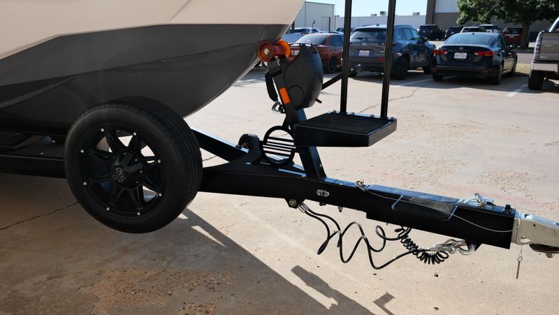 NEW 2026 MALIBU 25 LSV Image 56