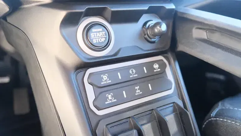 NEW 2026 CAN-AM MAVERICK R MAX X RC WITH SMARTSHOX 999T DCT Image 13