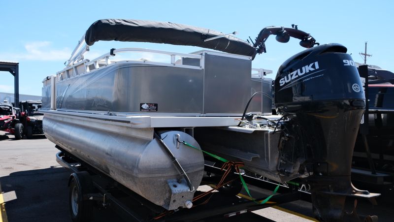 USED 2022 AVALON 20 VENTURE REAR FISH CARINA Image 4