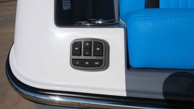 NEW 2026 MALIBU 25 LSV Image 35