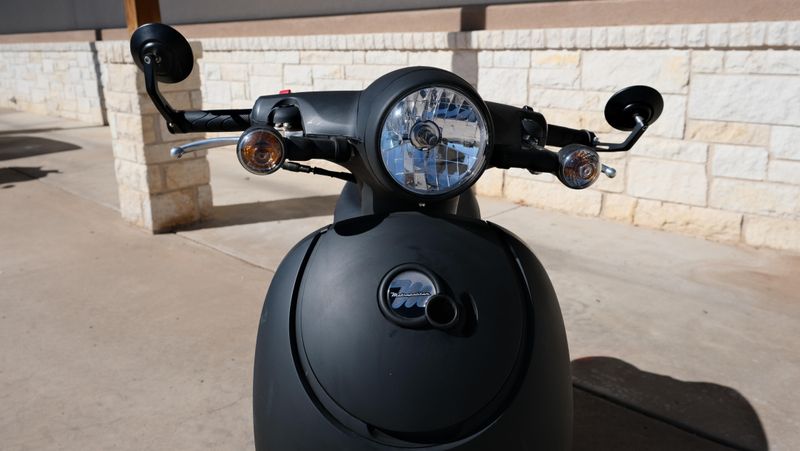 USED 2017 HONDA METROPOLITAN BASE Image 9