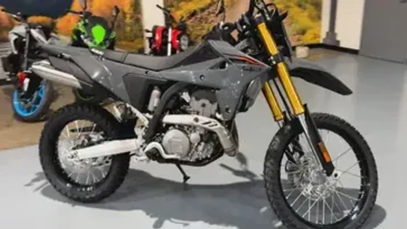 New 2025 Suzuki DR-Z4S Image 2