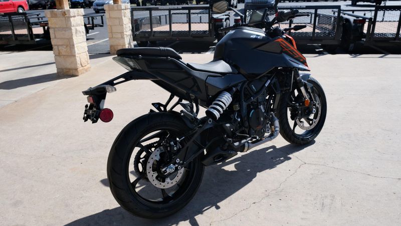NEW 2026 KTM 250 DUKE Image 3
