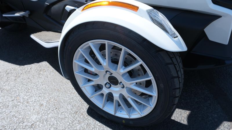 NEW 2026 CAN-AM SPYDER RT LIMITED Image 12