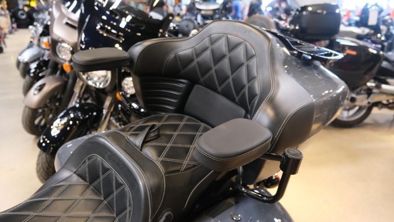 USED 2023 INDIAN MOTORCYCLE PURSUIT DARK HORSE PREM STEALTH GRAY Image 8