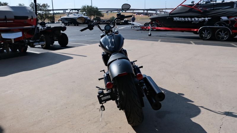 NEW 2026 INDIAN MOTORCYCLE CHIEF BOBBER DARK HORSE Image 4