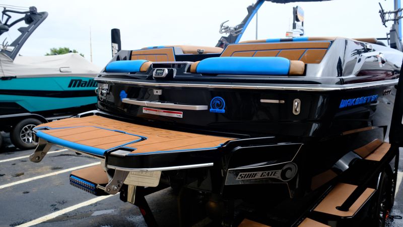 USED 2022 MALIBU 23 LSV Image 34
