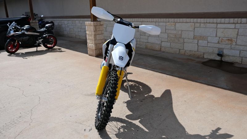 NEW 2027 HUSQVARNA TX 300 HERITAGE BT Image 8