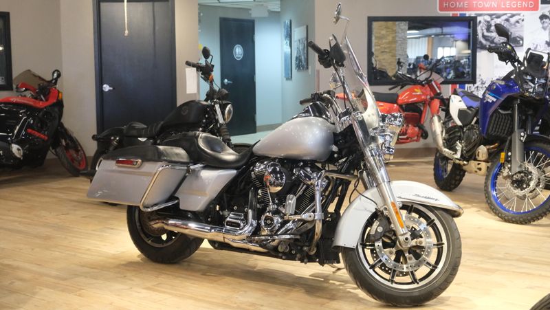 USED 2019 HARLEY ROAD KING BASE Image 1