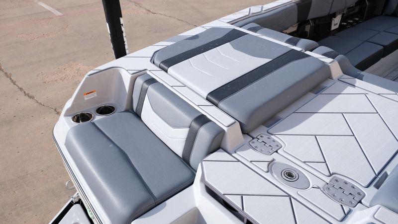 NEW 2026 MALIBU 23 LSV Image 17