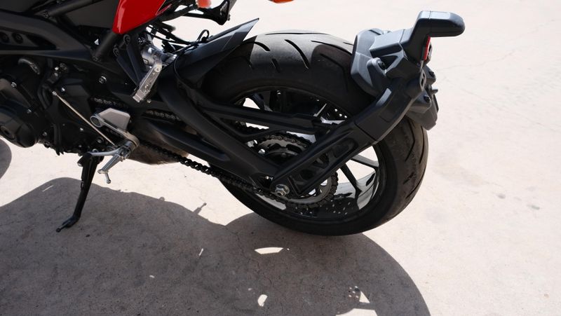 USED 2018 YAMAHA MT09 Image 18