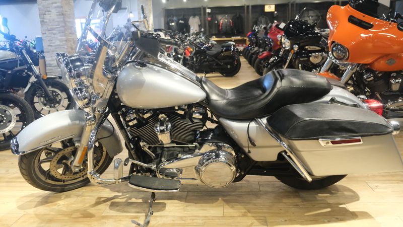 USED 2019 HARLEY ROAD KING BASE Image 4