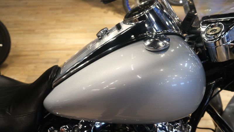USED 2019 HARLEY ROAD KING BASE Image 9