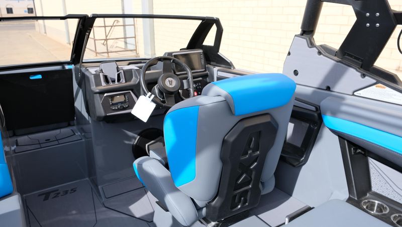 NEW 2026 AXIS T235 Image 22