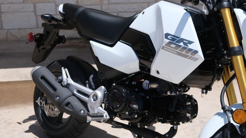 2025 Honda GROM ABS PEARL WHITEImage 6