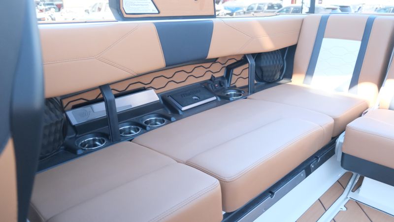 NEW 2026 MALIBU 23 LSV Image 24