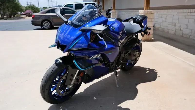 NEW 2026 YAMAHA YZF-R1 Image 3