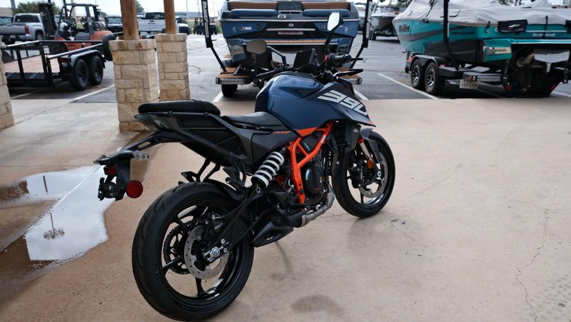 NEW 2026 KTM 390 DUKE Image 3