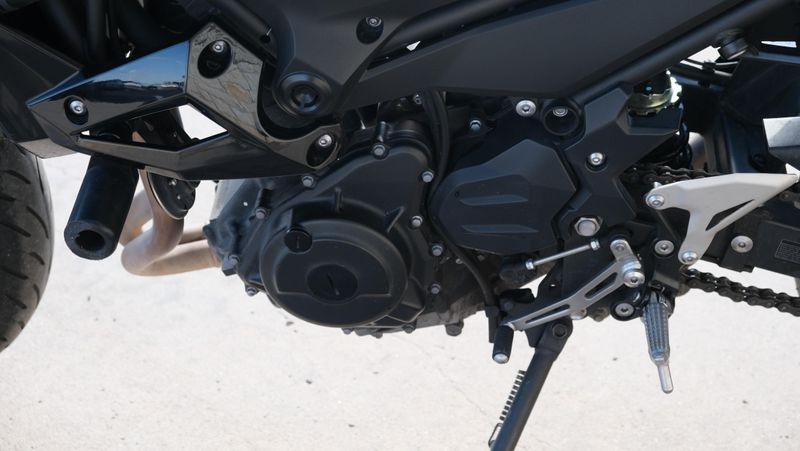 USED 2023 KAWASAKI Z400 ABS Image 8