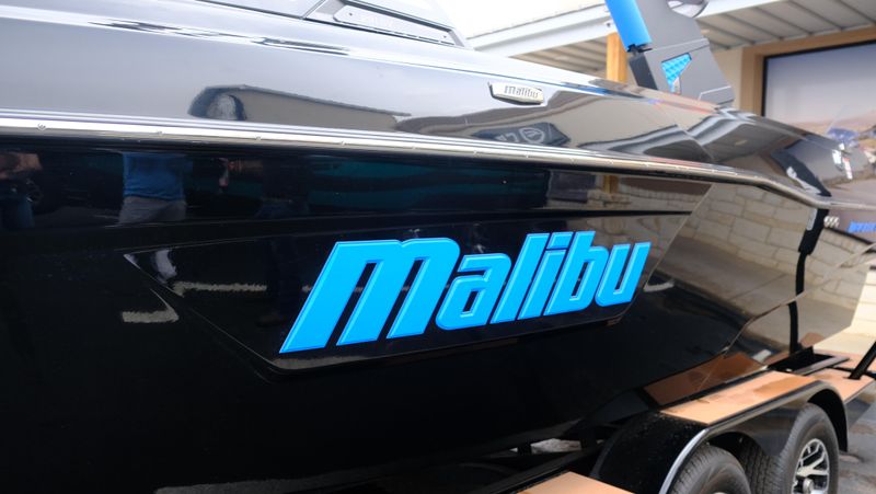 USED 2022 MALIBU 23 LSV Image 32