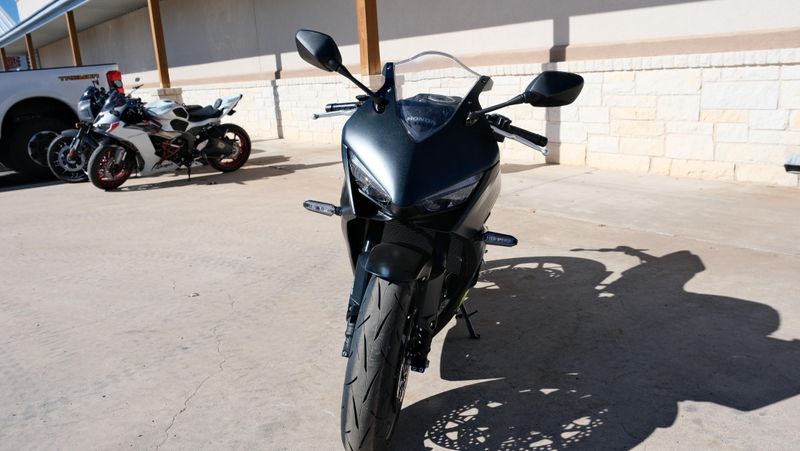 NEW 2026 HONDA CBR650R Image 8