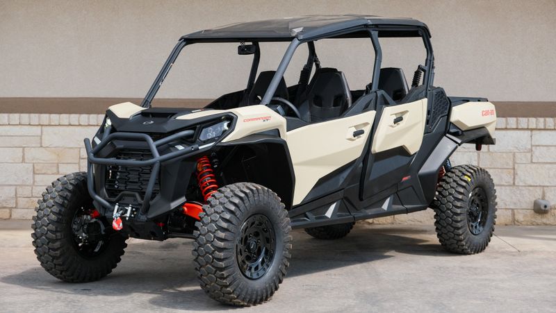 2024 Can-Am COMMANDER MAX XTP 1000R DESERT TAN AND CARBON BLACKImage 7