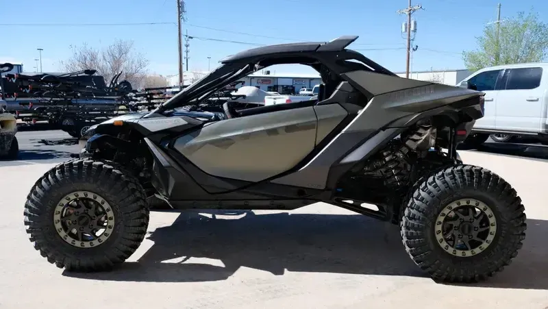 NEW 2026 CAN-AM MAVERICK R X RC 999T DCT Image 4