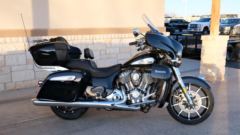 USED 2024 INDIAN MOTORCYCLE ROADMASTER LTD BLACK AZURE CRYSTAL 49ST LIMITED Image 2