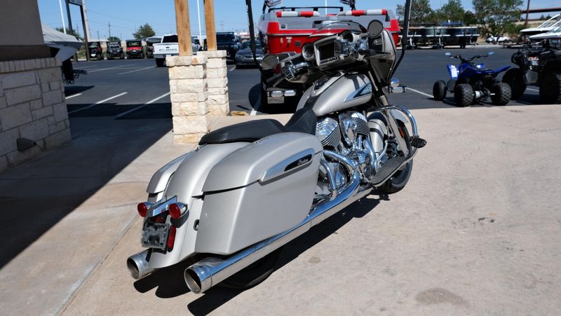 USED 2022 INDIAN MOTORCYCLE CHIEFTAIN LIMITED SILVER QUARTZ MTLC 49ST Image 3