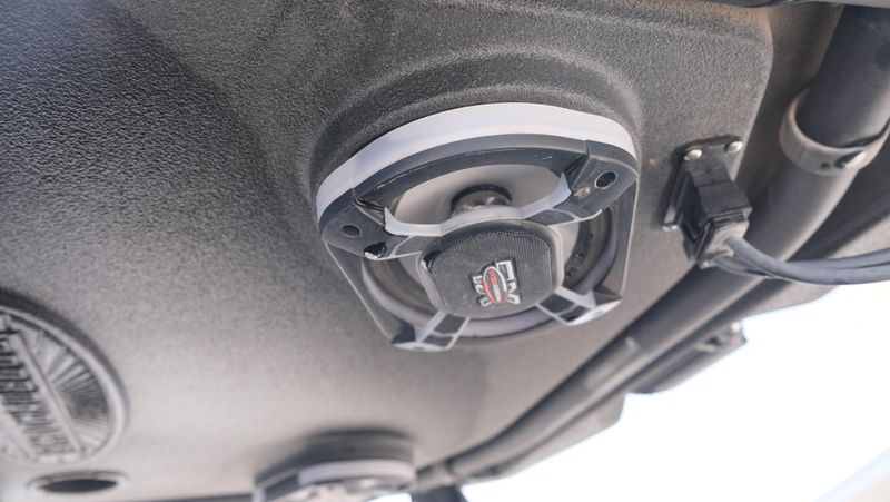 2024 Can-Am COMMANDER MAX XT-P 1000R DESERT TAN & CARBON BLACKImage 18