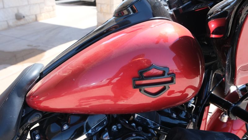 USED 2018 HARLEY ROAD GLIDE SPECIAL Image 10