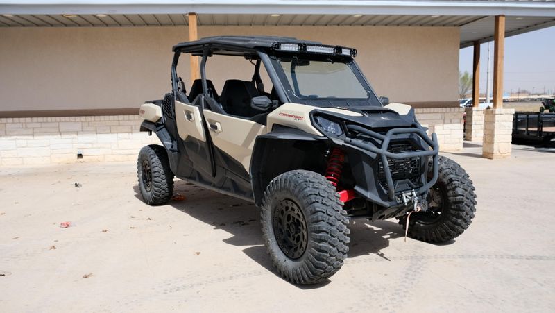 2024 Can-Am COMMANDER MAX XT-P 1000R DESERT TAN & CARBON BLACKImage 1